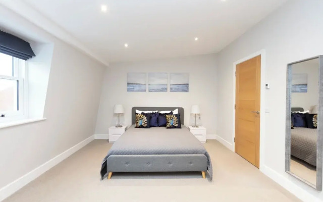 Stunning Central Windsor Town House