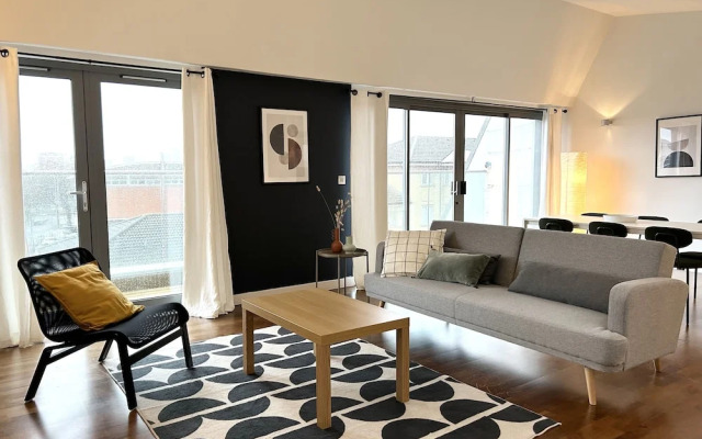 Stay in Style Modern 2 Bed Apartment