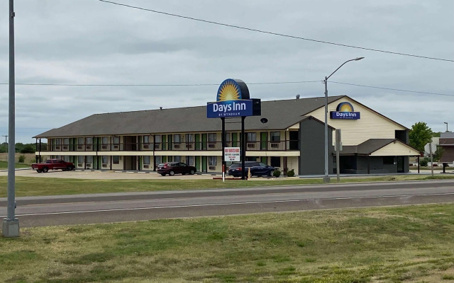 Days Inn by Wyndham Pratt