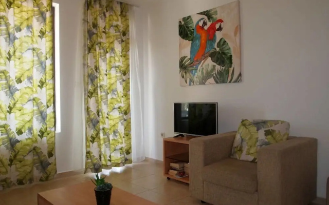 Sea View 2 bed Apartment With Pool