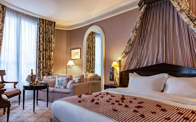 Le Dokhan’s Paris Arc de Triomphe, a Tribute Portfolio Hotel