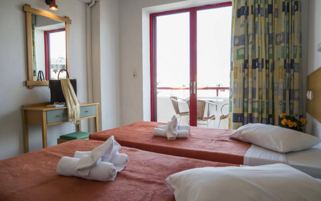 Erato Studios & Apartments