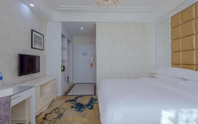 Vienna Hotel (Liuyang River Bridge Pedestrian Street)