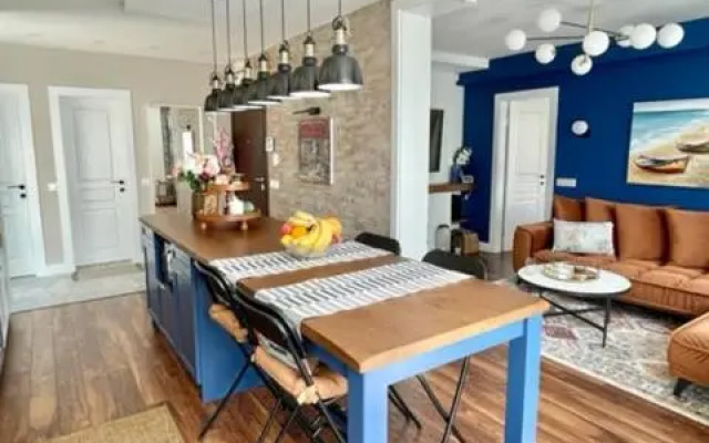 Executive 2 Bedroom Apartment + Parking