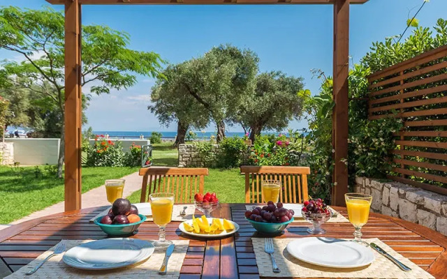 Nafsika's Beachfront Apartments