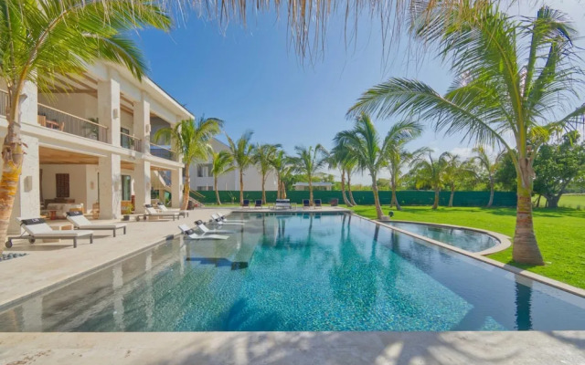 Luxury Villa With Heated Pool Jacuzzi Full Staff