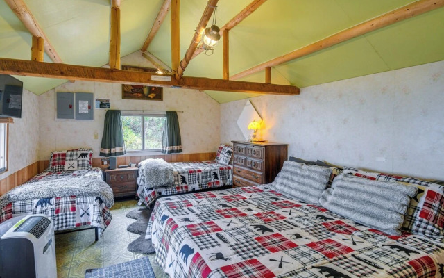 'grandpa's Cabin' ~ 30 Miles to Yellowstone!