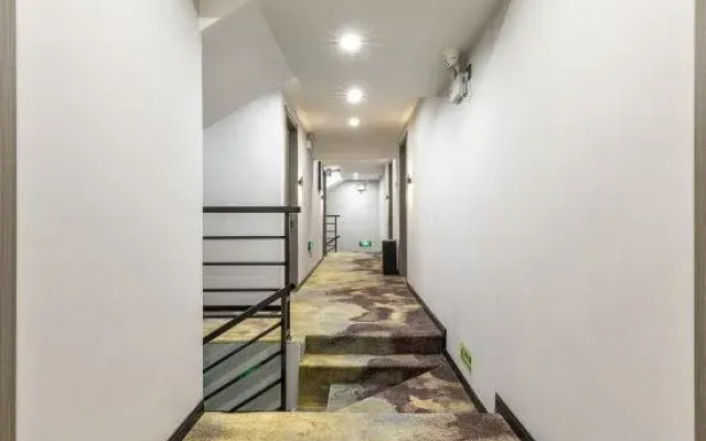 Yuechen Hotel (Baoshan High-speed Railway Station)