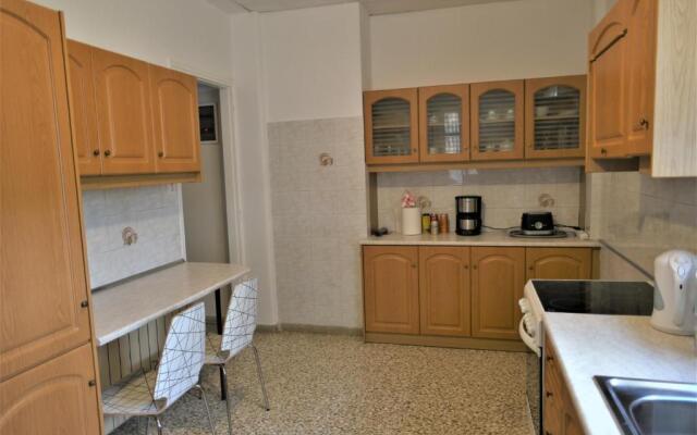 Zefyros Super Cool Apartments next to Alimos Riviera