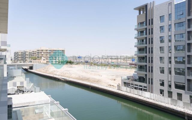 Cozy Canal View Apartment - 206