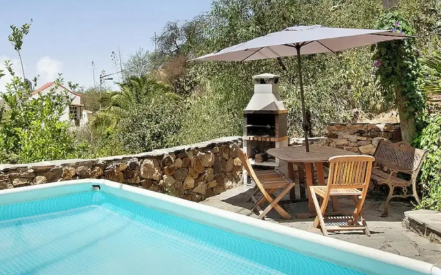 House Sleeps6-parking-garden-pool in Summer-pet