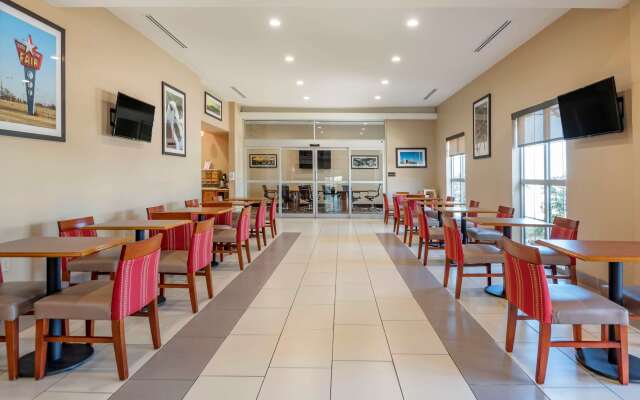 Comfort Suites University