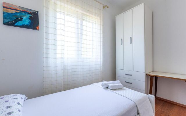 Beautiful Home in Sucuraj With Wifi and 2 Bedrooms