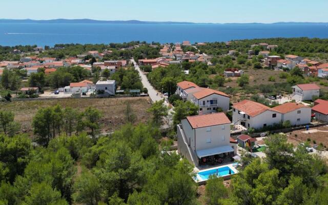 Nice apartment-house with POOL