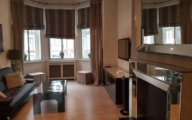 Hans Crescent Apartment
