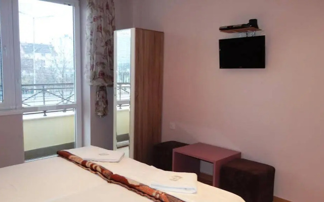 Guest Rooms Kom