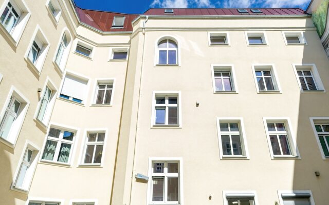 Secret Garden Apartment by Renters