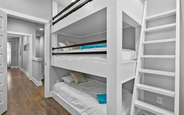 City Heights - Broadway Designer Condo