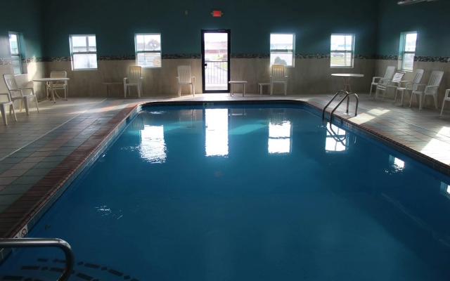 Cardinal Inn & Suites