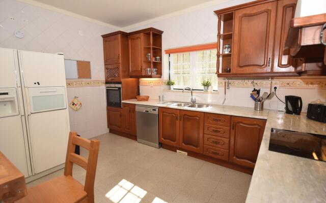 Luxurious Villa in Caldas da Rainha With Pool
