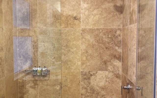 Spacious and Luxurious 1BR in San Isidro