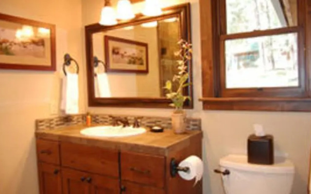 RedAwning Cabin #9 Boots Heaven