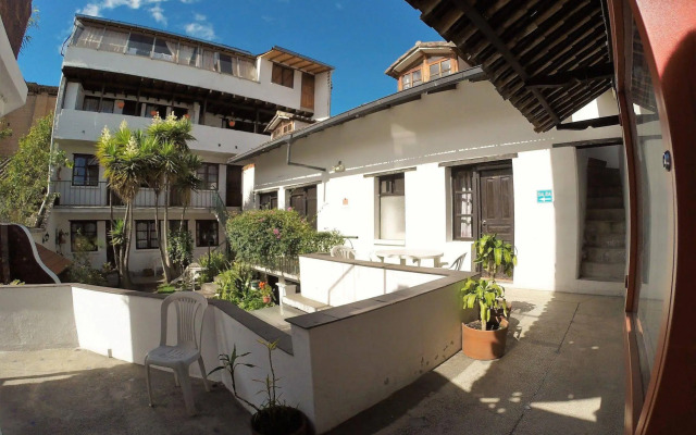 L'AUBERGE INN - Hostel