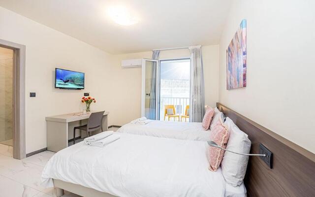 Atlantis Holiday Suites