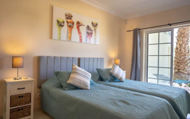 49 Presa da Moura Superbly 2 Bed Townhouse Clos