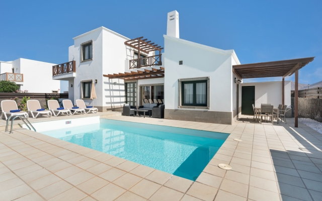 Camelot Holiday Homes by LIVVO