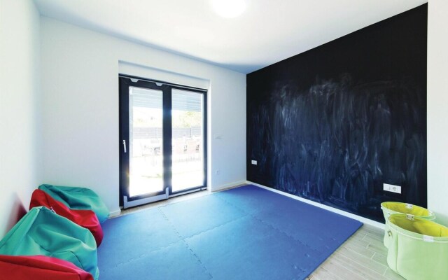 Amazing Home in Kastel Novi With Wifi and 8 Bedrooms