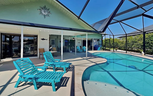 Tropical Breeze Dockside Oasis