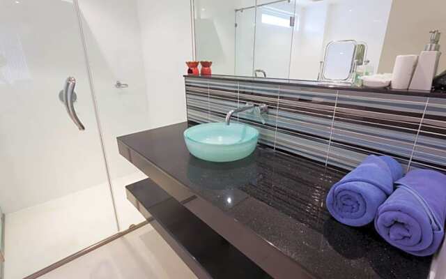 Sunset Plaza Apartment