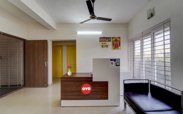 OYO Flagship 80521 Senthamizh Residency
