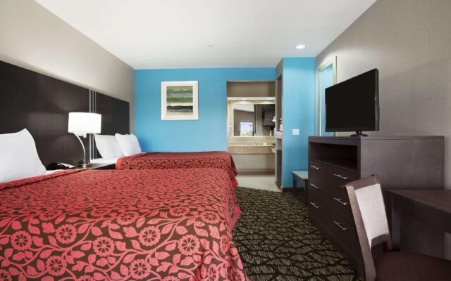 Days Inn & Suites by Wyndham Houston North-Spring