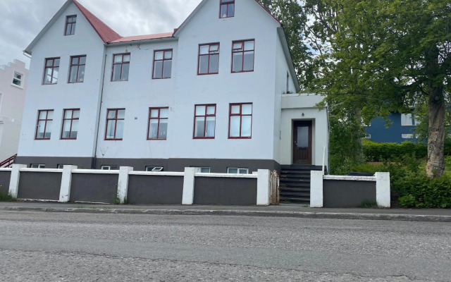Central and cosy studio apartment with free parking
