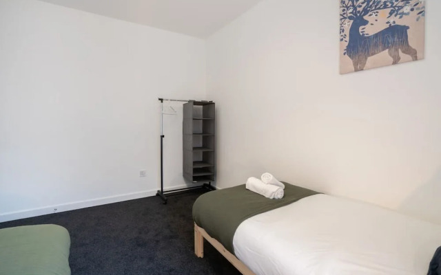 2 Bedroom Apartment-free Parking