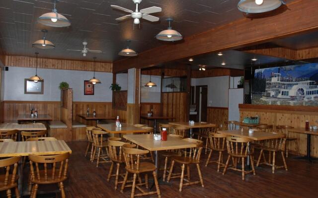 Triple J Hotel & Cabins