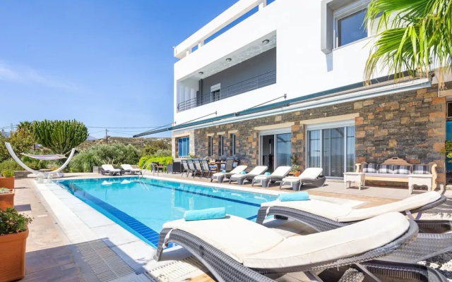 Villa Friends With Private Pool