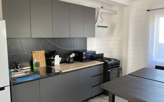 Дом у пруда