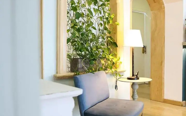 Mikes Kanarium Hotel