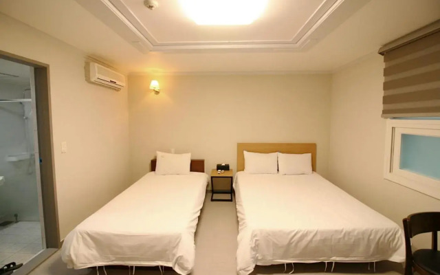 Trevi Hotel