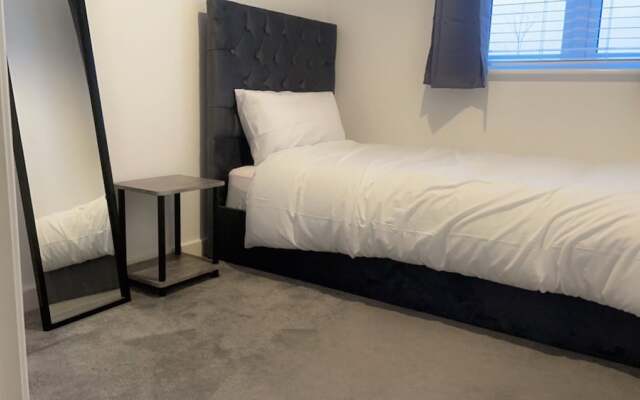 Impeccable 3-bed House in Northampton