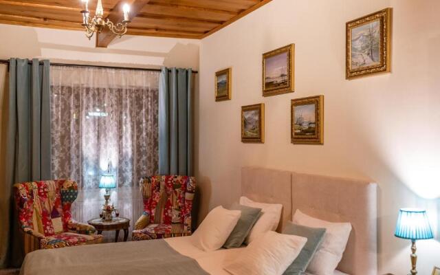 RetroHouse - Adults Only