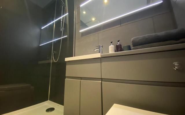 The Duplex Nairn- Spacious 3 Bedroom with sunny balcony