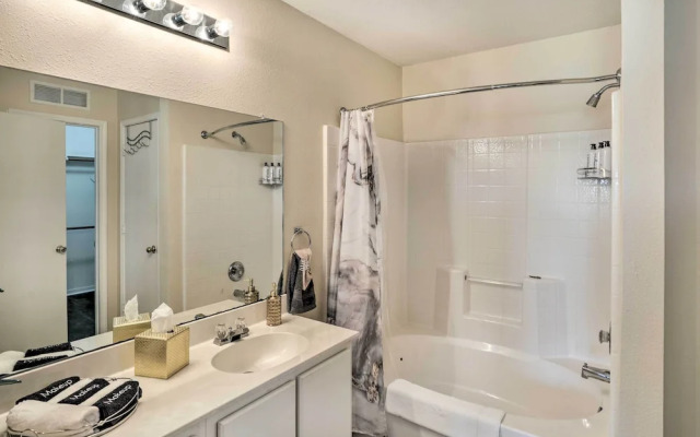 Spacious Houston Home ~ 22 Mi to Downtown!