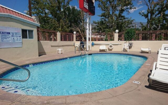 Trails Motel