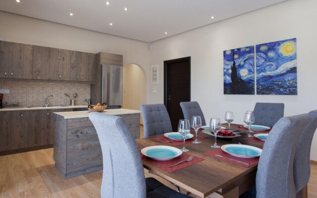 Luxurious 3-bedroom Seaside Retreat Fully Renovated April 2025