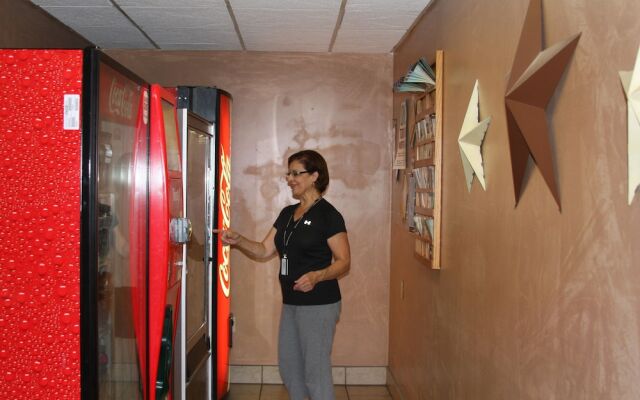 Gladstone Inn & Suites