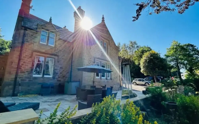 Lodge - Sleeps 18, pet Friendly & Free Parking